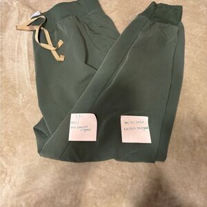 Figs women’s moss joggers